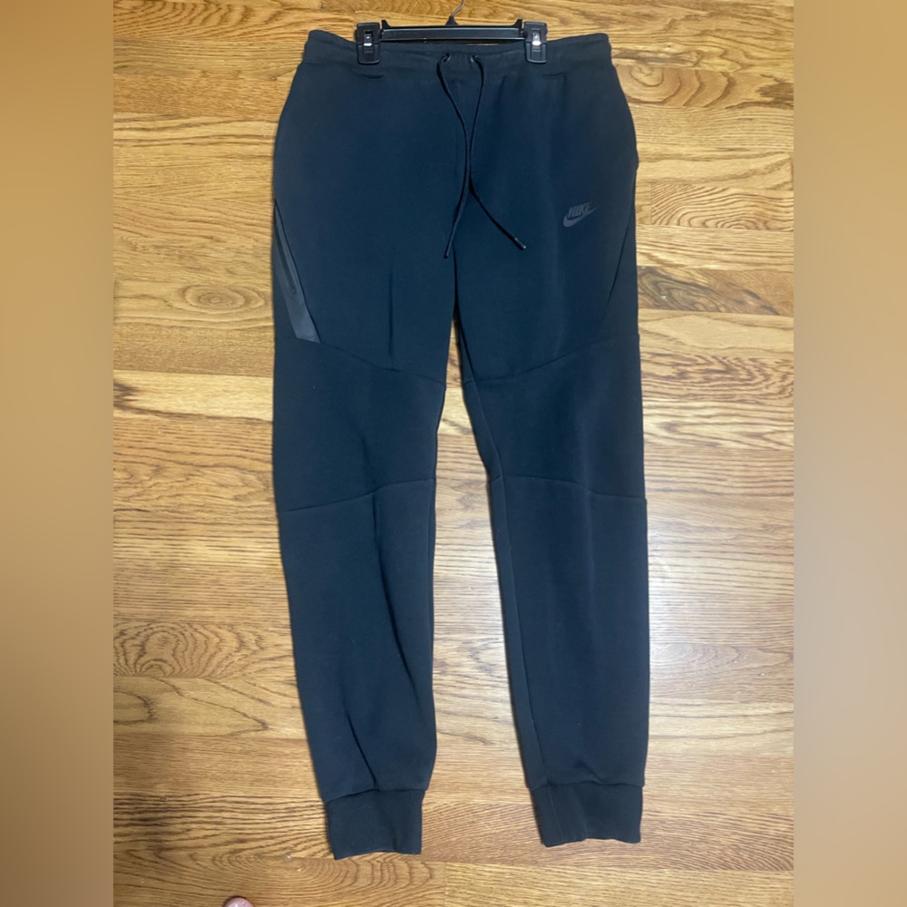 Men’s Nike Tech Fleece Jogger size Medium